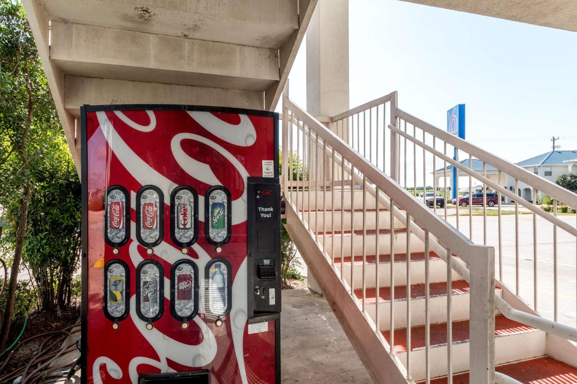Motel 6 Seguin Tx المظهر الخارجي الصورة