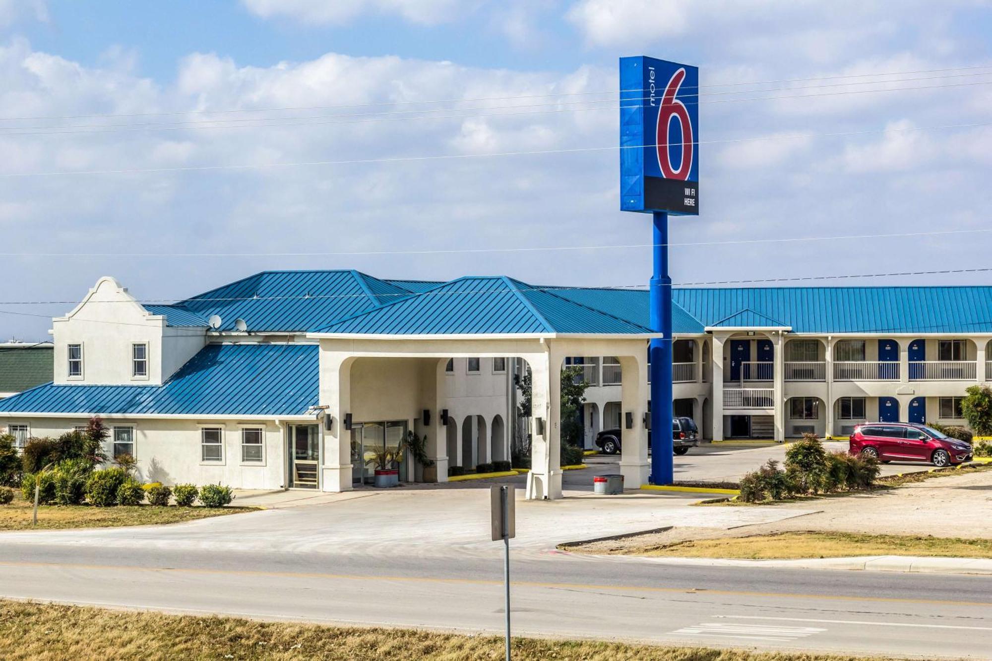 Motel 6 Seguin Tx المظهر الخارجي الصورة