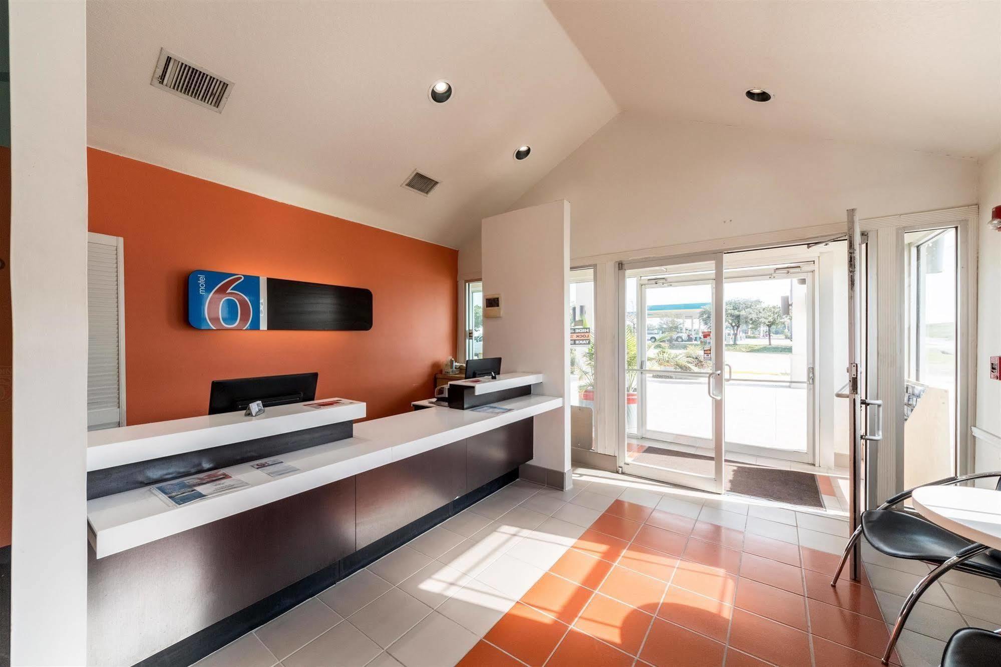 Motel 6 Seguin Tx المظهر الخارجي الصورة