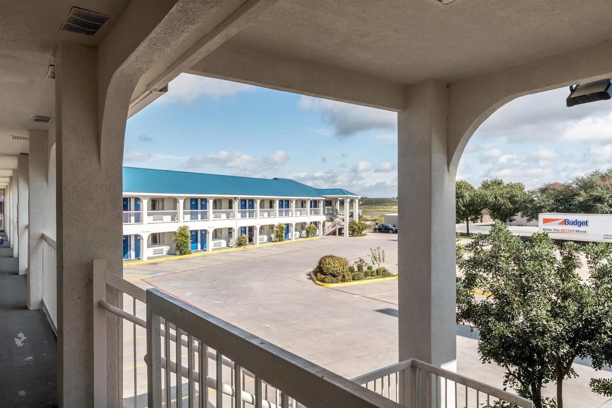 Motel 6 Seguin Tx المظهر الخارجي الصورة