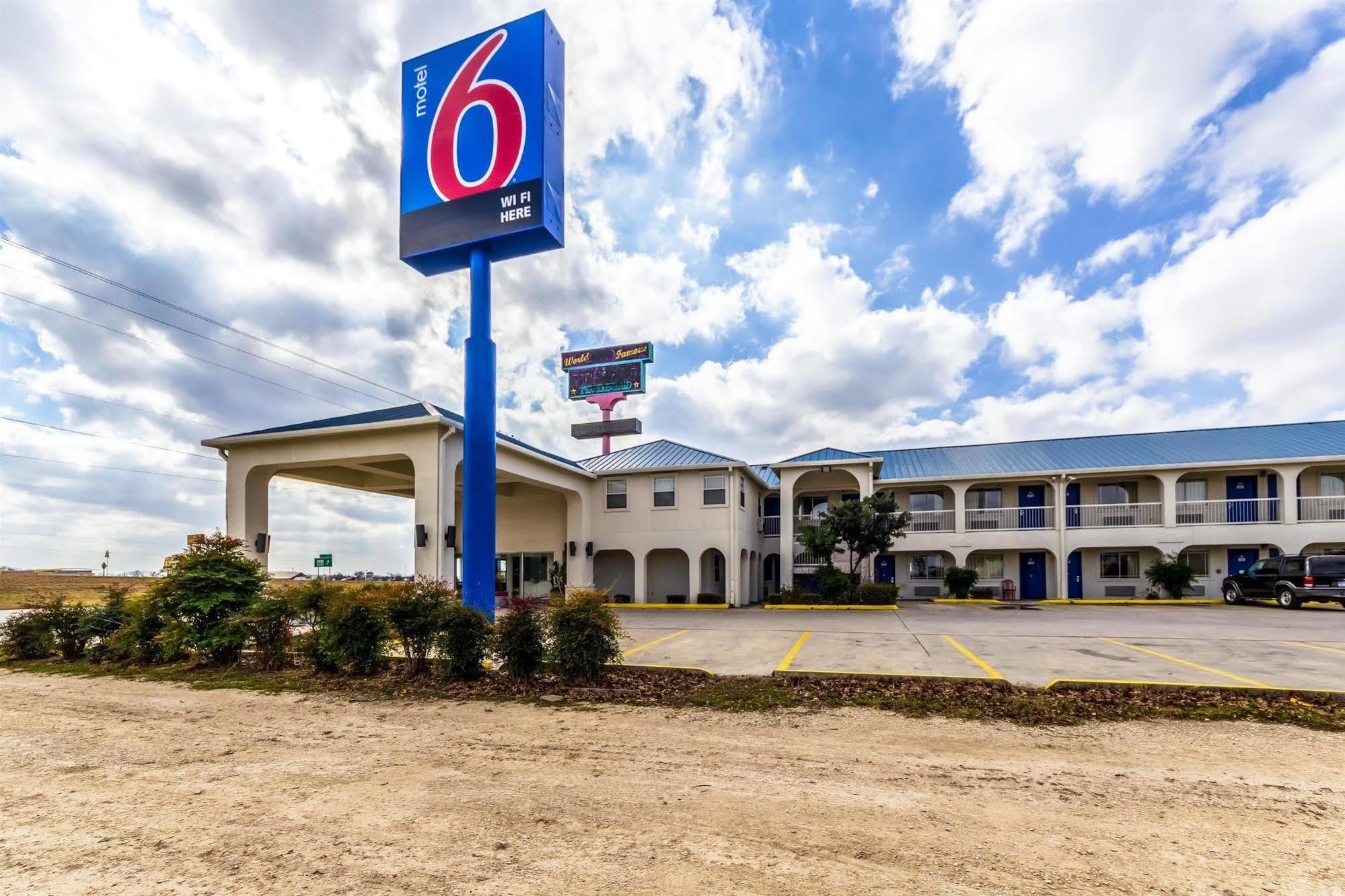 Motel 6 Seguin Tx المظهر الخارجي الصورة